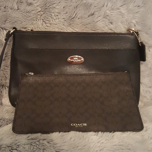 Cute coach clutch - Picture 4 of 8